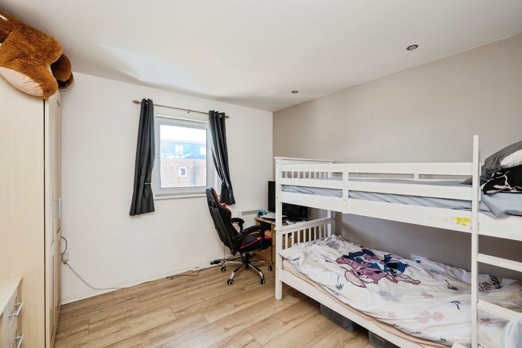 Additional image 9 of 2 bed flat for salePentre Doc Y Gogledd, Llanelli SA15