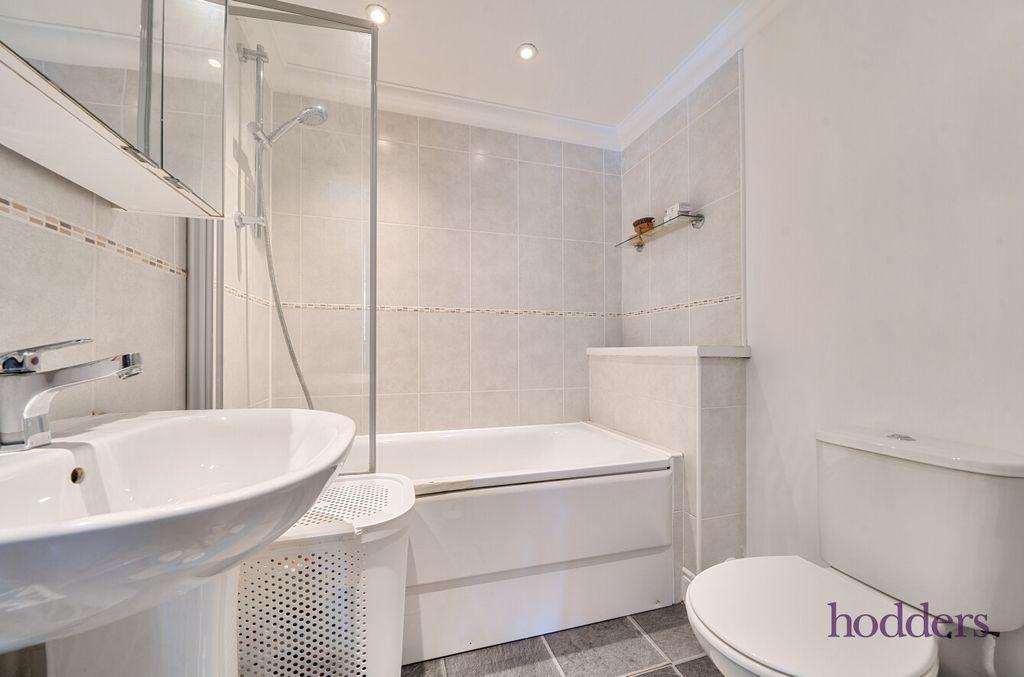 Additional image 8 of 2 bed flat for saleWindsor Street, Chertsey, Surrey KT16