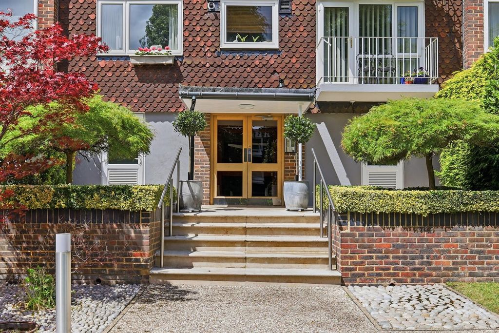 Additional image 18 of 1 bed flat for saleGreenhill, High Road, Buckhurst Hill IG9