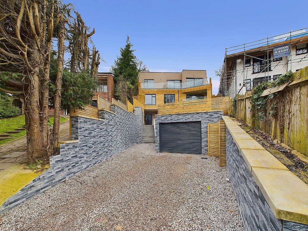 2 bed flat for saleSilver Leaves, Southill Road, Chislehurst, Kent BR7