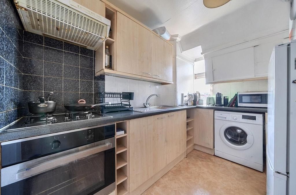 Additional image 4 of 2 bed flat for saleLower Camden, Chislehurst, Kent BR7