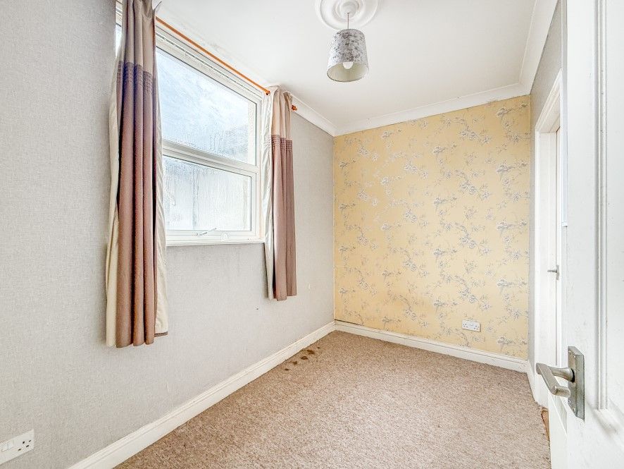 Additional image 8 of 1 bed flat for saleFlat 2, 12 Fore Street, Callington, Cornwall PL17