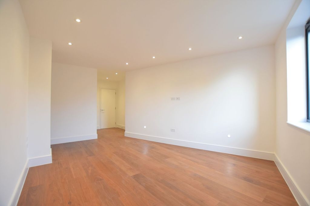 Additional image 13 of 3 bed flat for saleHigh Road, Chigwell IG7