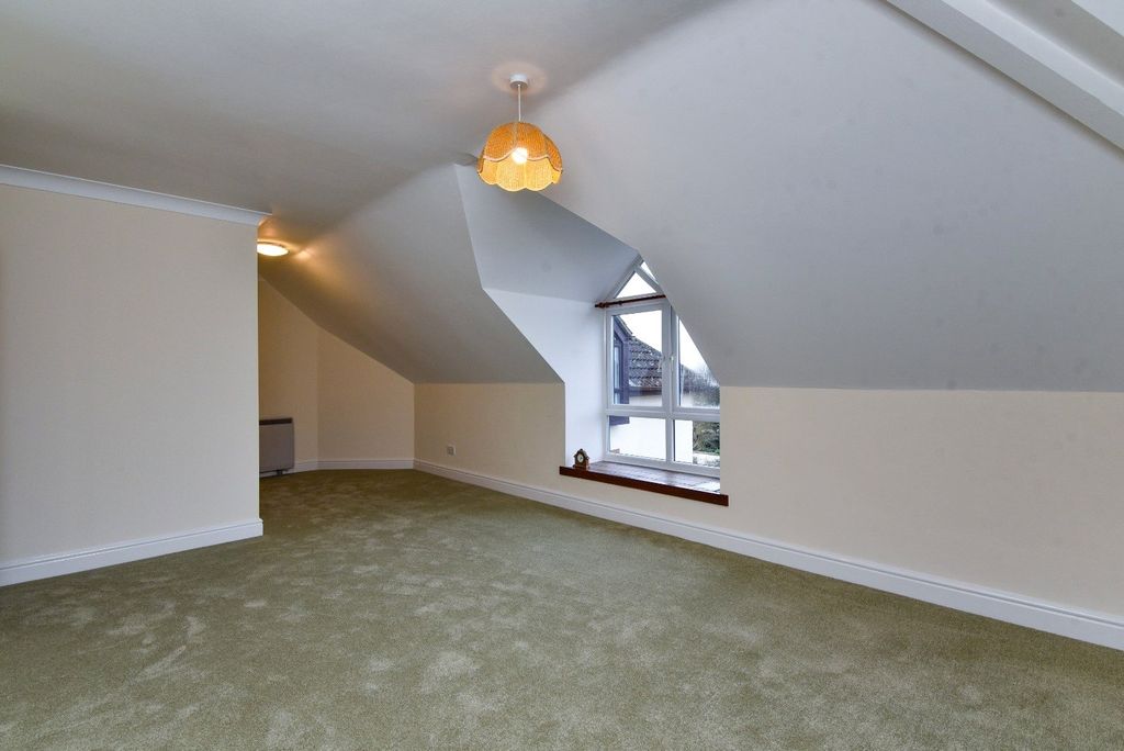 Additional image 4 of 1 bed flat for saleThe Cloisters, South Street, Wells, Somerset BA5