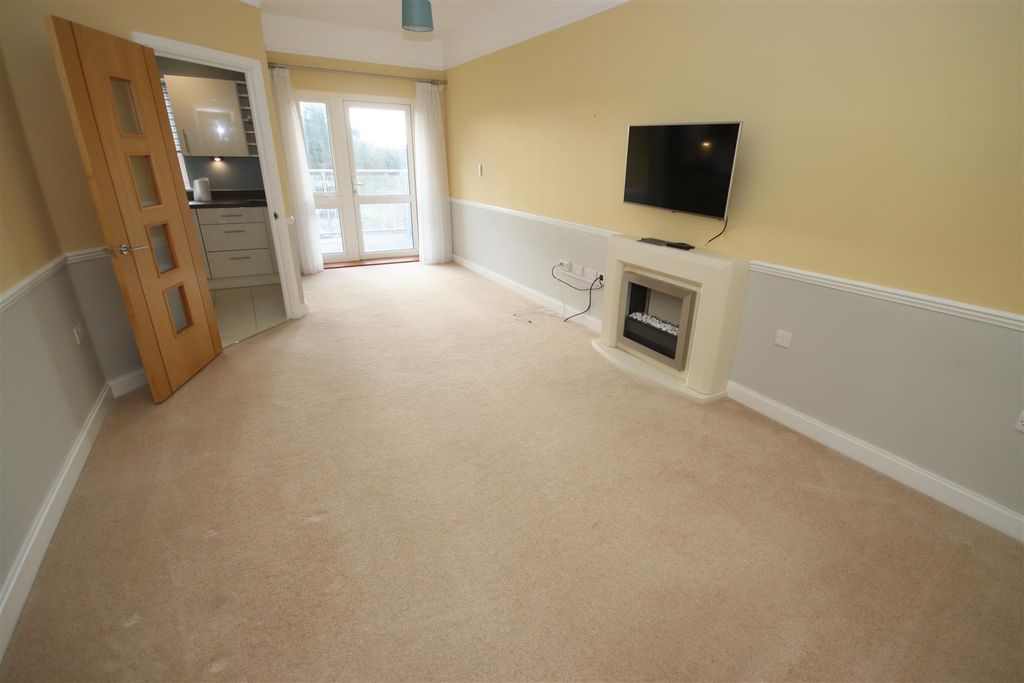 Additional image 5 of 2 bed flat for saleWestmead Lane, Chippenham SN15