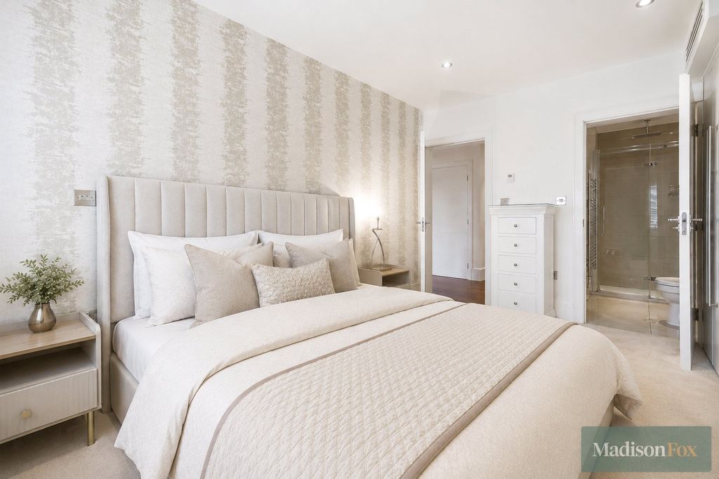 Additional image 16 of 2 bed flat for saleHigh Road, Chigwell, Essex IG7