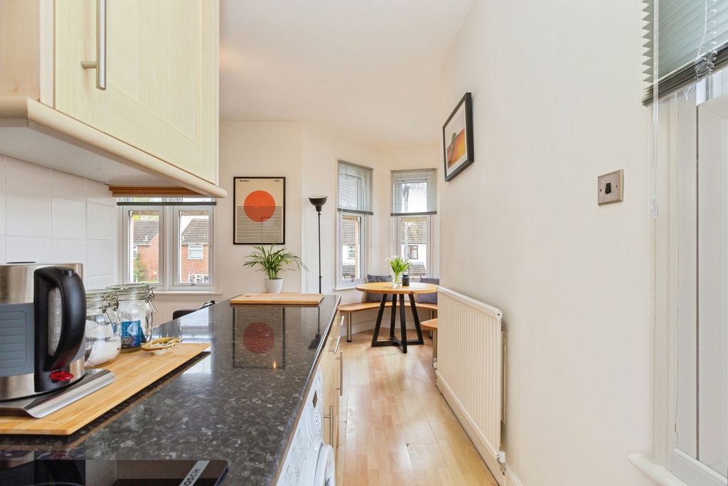 Additional image 13 of 1 bed flat for saleEssex Road, Thame, Oxfordshire OX9