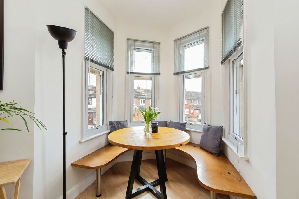 Additional image 4 of 1 bed flat for saleEssex Road, Thame, Oxfordshire OX9