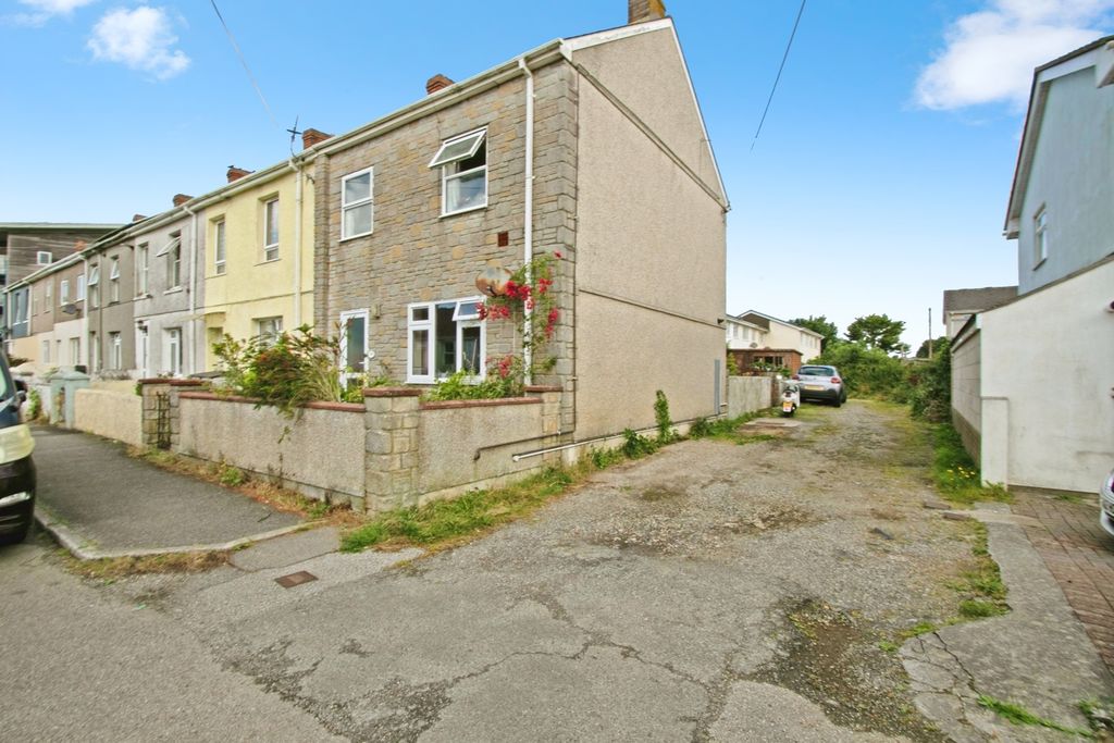 Additional image 17 of 1 bed flat for saleNorth Roskear Road, Camborne, Cornwall TR14