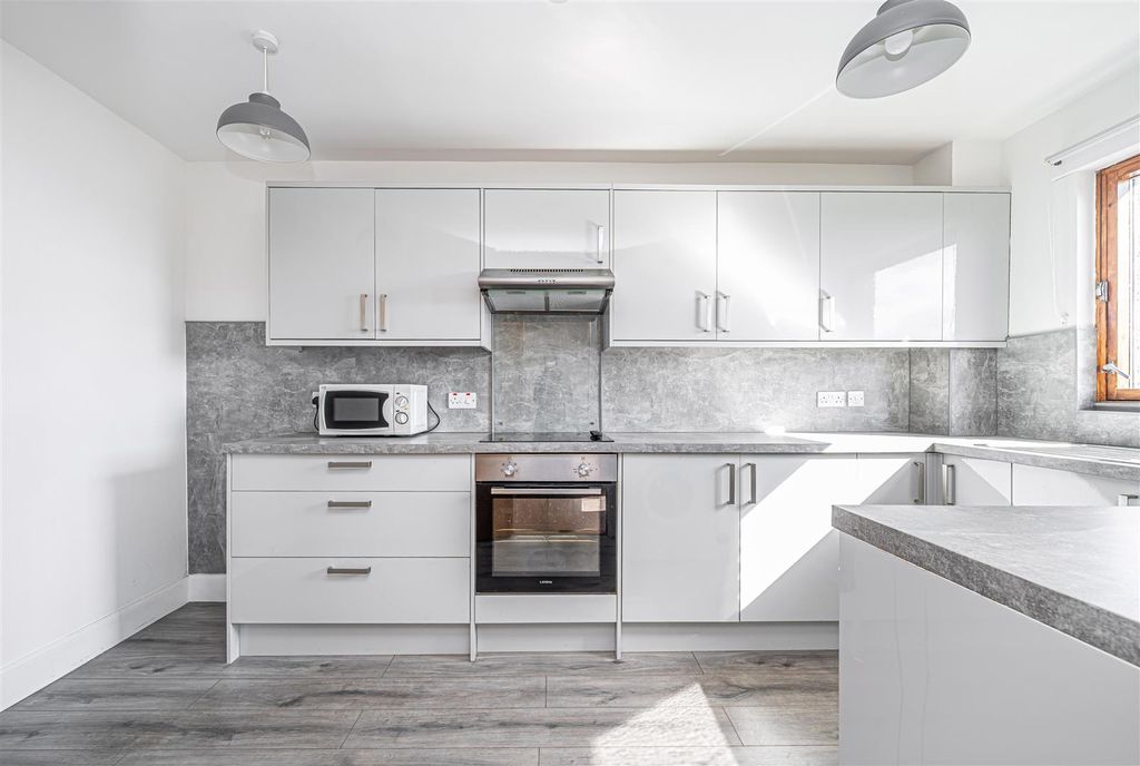Additional image 3 of 2 bed flat for saleGladney Square, Kirkcaldy KY1
