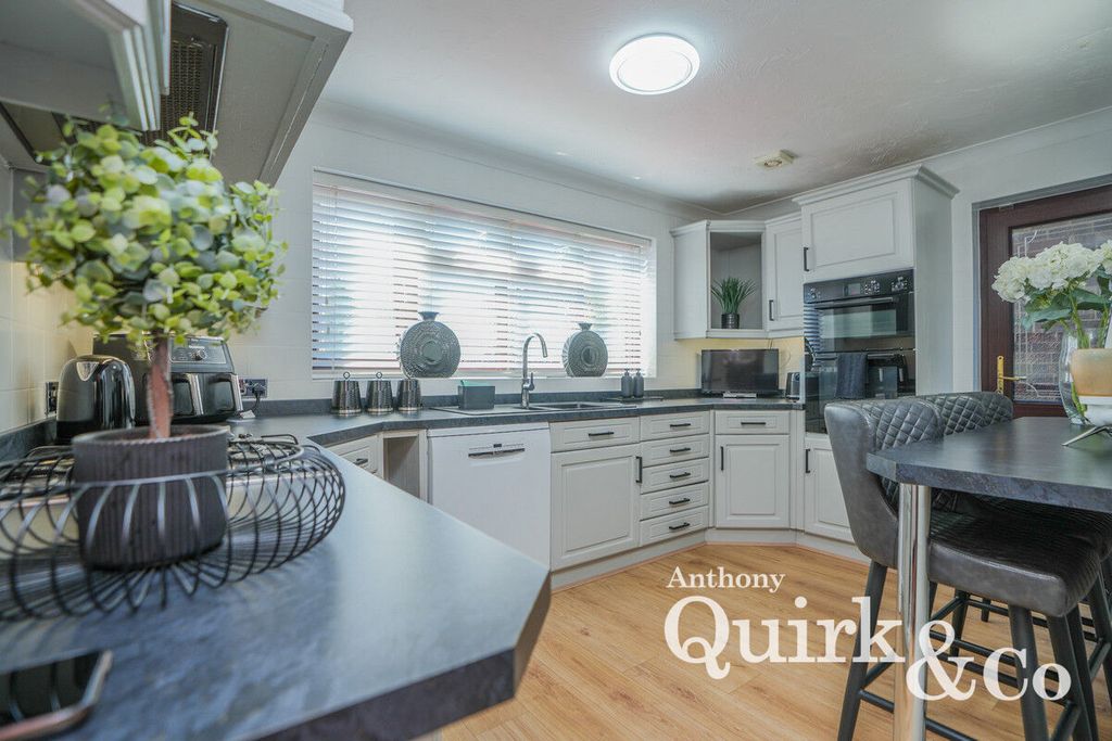 Additional image 3 of 4 bed detached house for saleLarup Avenue, Canvey Island SS8