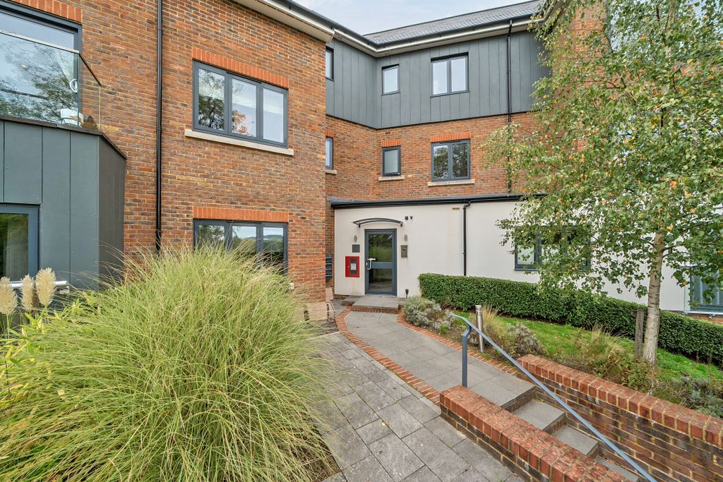 Additional image 20 of 2 bed flat for saleChurch Hill, Caterham CR3