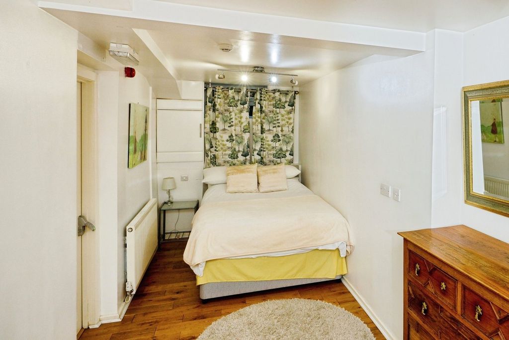 Additional image 37 of 7 bed semi-detached house for saleEngland Road South, Caernarfon LL55
