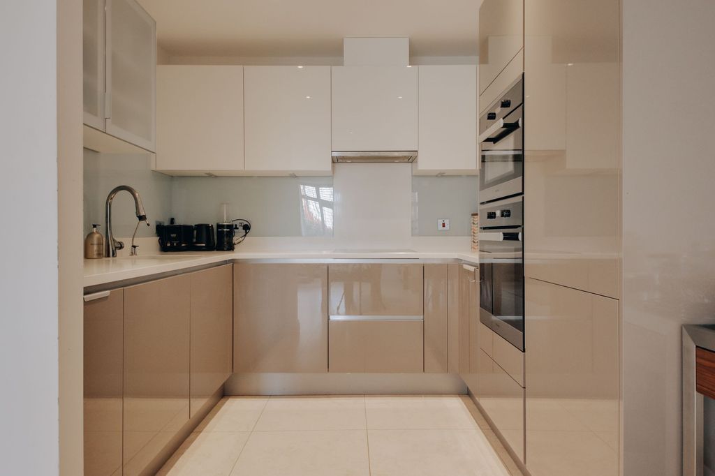 Additional image 3 of 2 bed flat for saleArgyll House, Royal Connaught Park, Bushey WD23