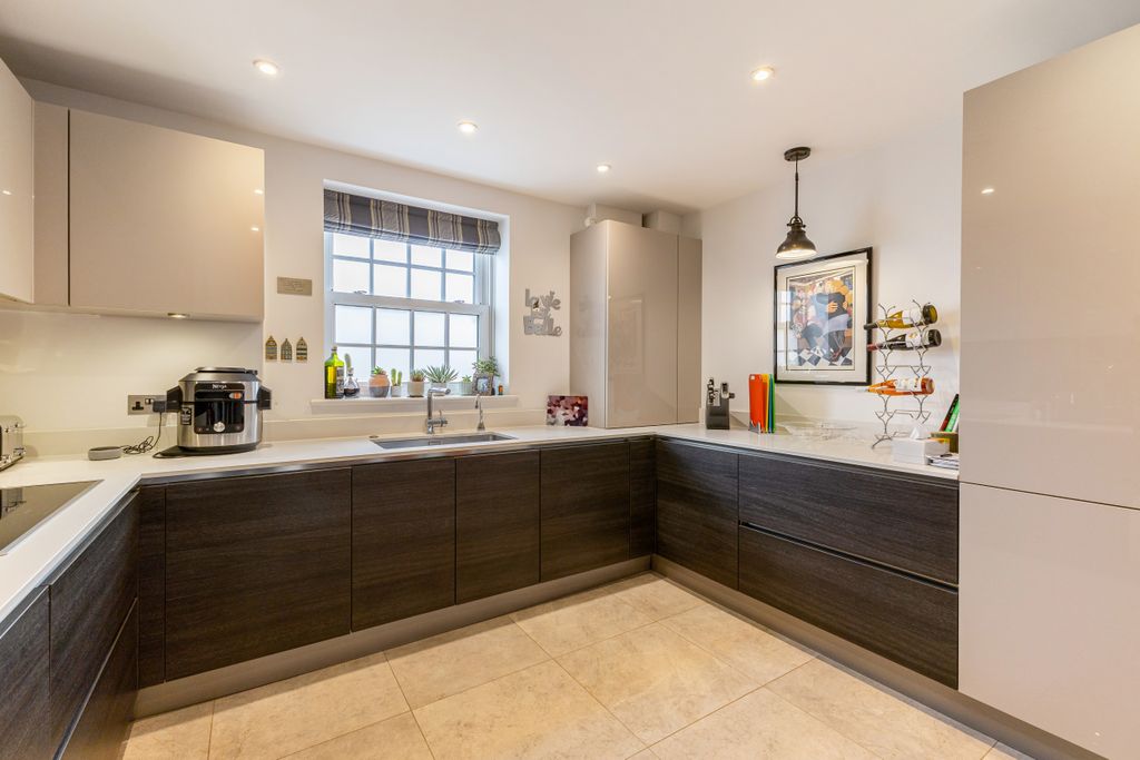 Additional image 7 of 2 bed flat for saleSparrows Herne, Bushey WD23