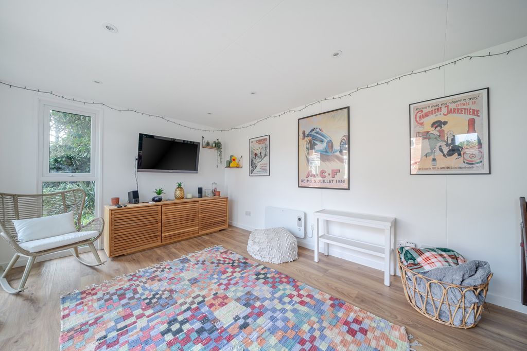 Additional image 3 of 6 bed detached house for saleWalkers Ridge, Camberley GU15