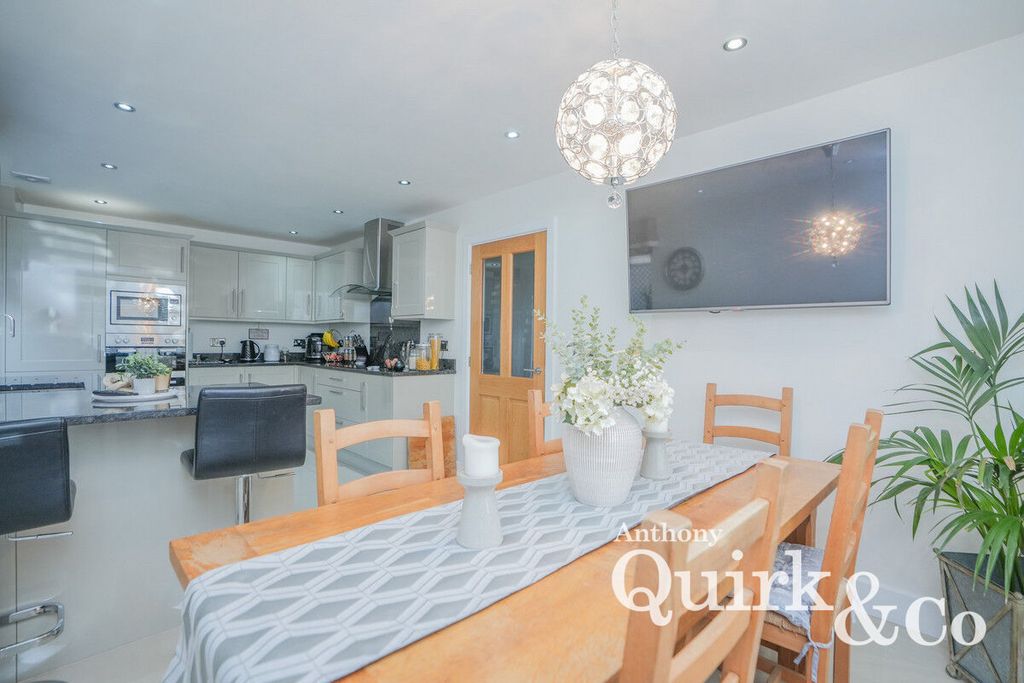 Additional image 5 of 4 bed detached house for saleChurch Parade, Canvey Island SS8