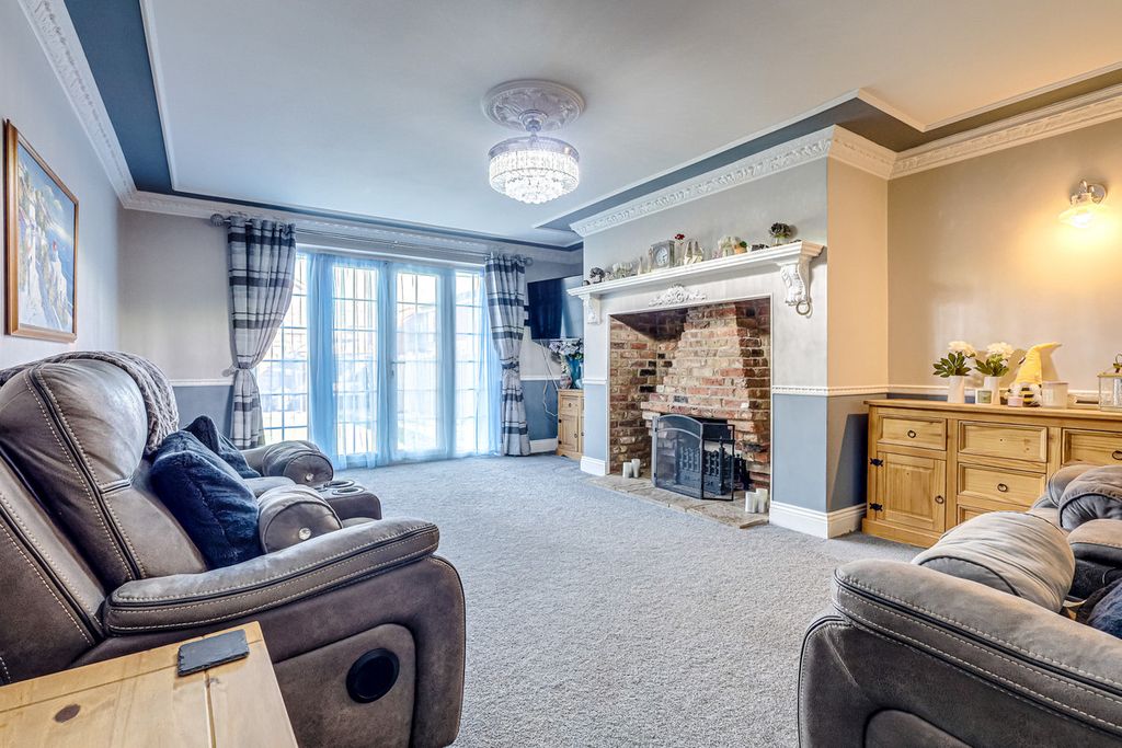 Additional image 5 of 5 bed semi-detached house for saleLylt Road, Canvey Island SS8