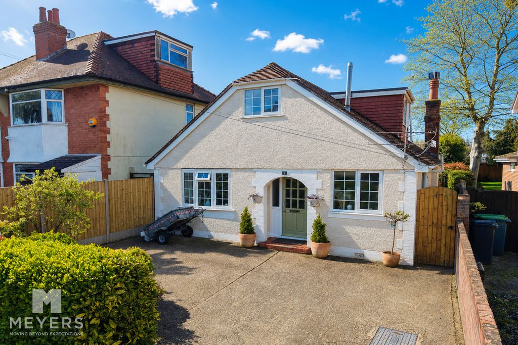 3 bed chalet for saleLodge Road, Christchurch, 2 BH23