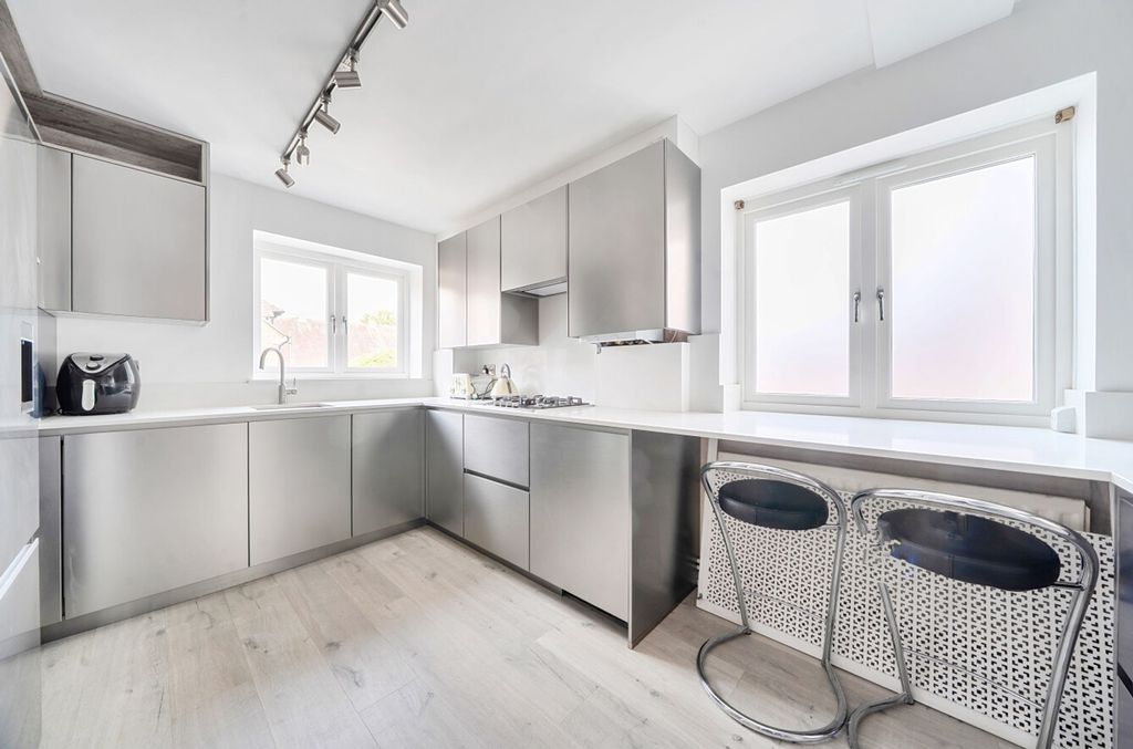 Additional image 4 of 3 bed flat for saleChapel Street, Chichester PO19
