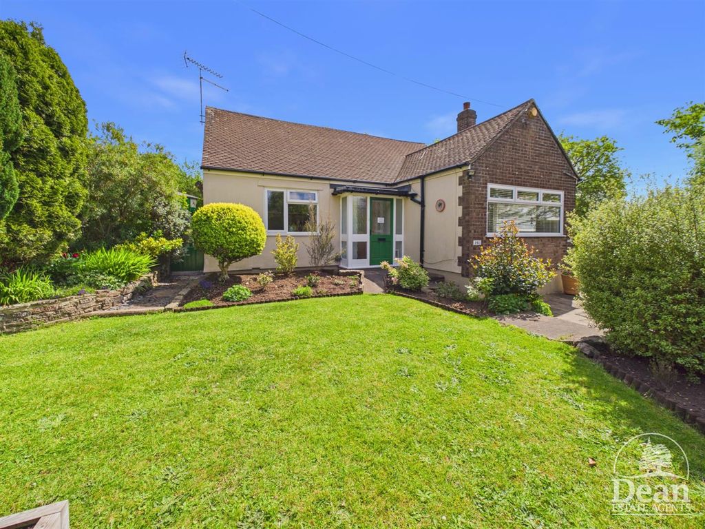3 bed detached bungalow for saleSt. Whites Road, Cinderford GL14