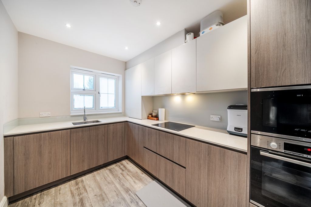 Additional image 17 of 2 bed flat for saleTupwood Lane, Caterham CR3