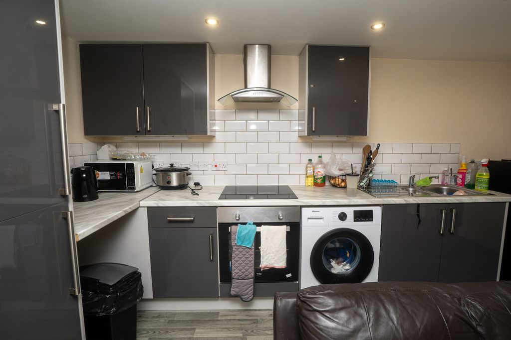 Additional image 3 of 2 bed flat for salePark Road, Chorley PR7
