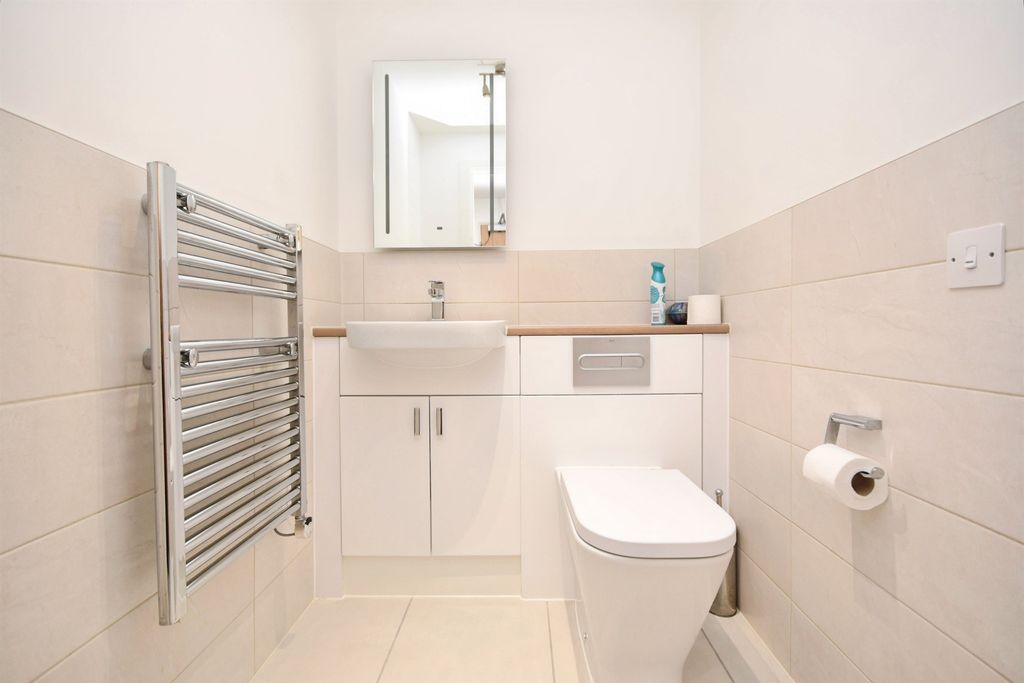 Additional image 11 of 2 bed flat for salePrinces Road, Chelmsford CM2