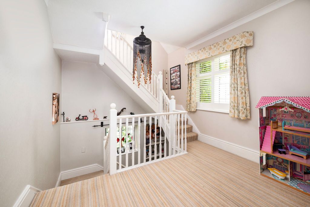 Additional image 10 of 5 bed detached house for saleHeathfield Road, Bushey WD23