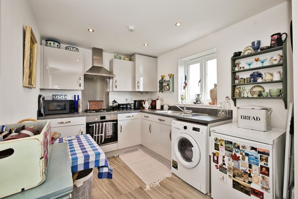 Additional image 6 of 2 bed flat for saleBatten Drive, Sherborne DT9