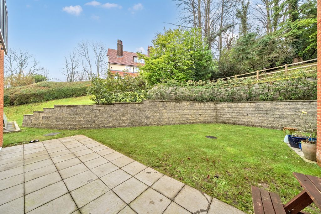Additional image 5 of 2 bed flat for saleTupwood Lane, Caterham CR3