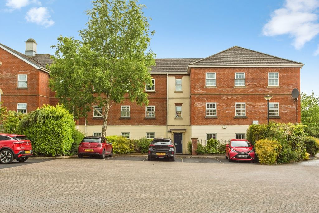 2 bed flat for saleMaple House, Denham Wood Close, Chorley, Lancashire PR7