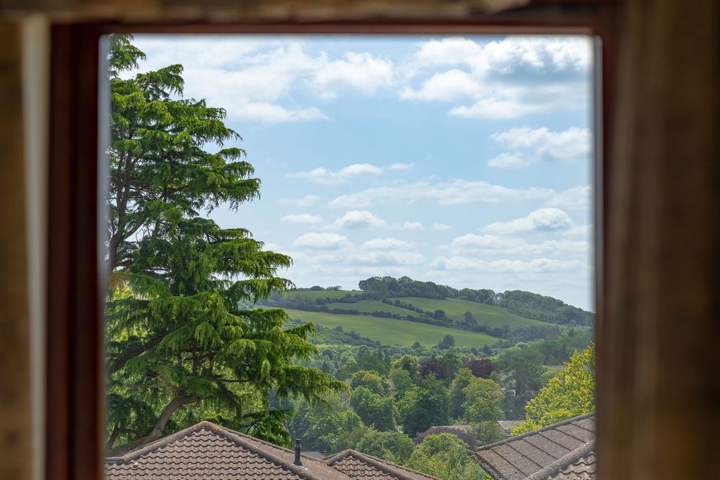Additional image 4 of 5 bed flat for saleSt. Mary's Mount, Caterham CR3