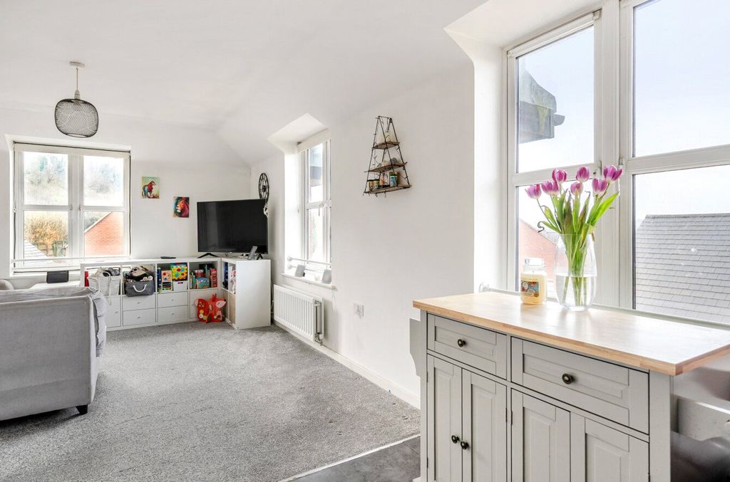 Additional image 5 of 2 bed flat for saleCunetio Gardens, White Horse Road, Marlborough SN8