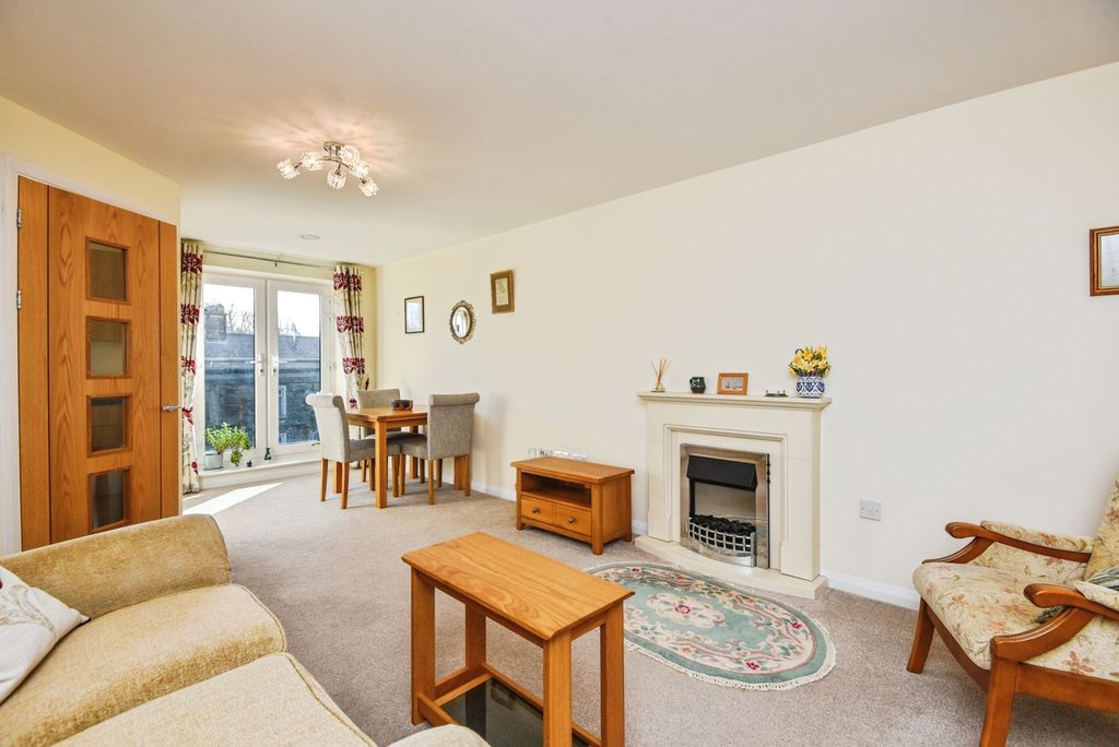 2 bed flat for saleLancaster Road, Carnforth, Lancashire LA5 photo 3