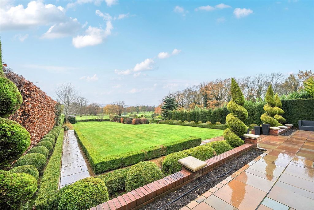 Additional image 4 of 5 bed detached house for saleProwse Avenue, Bushey Heath, Bushey WD23