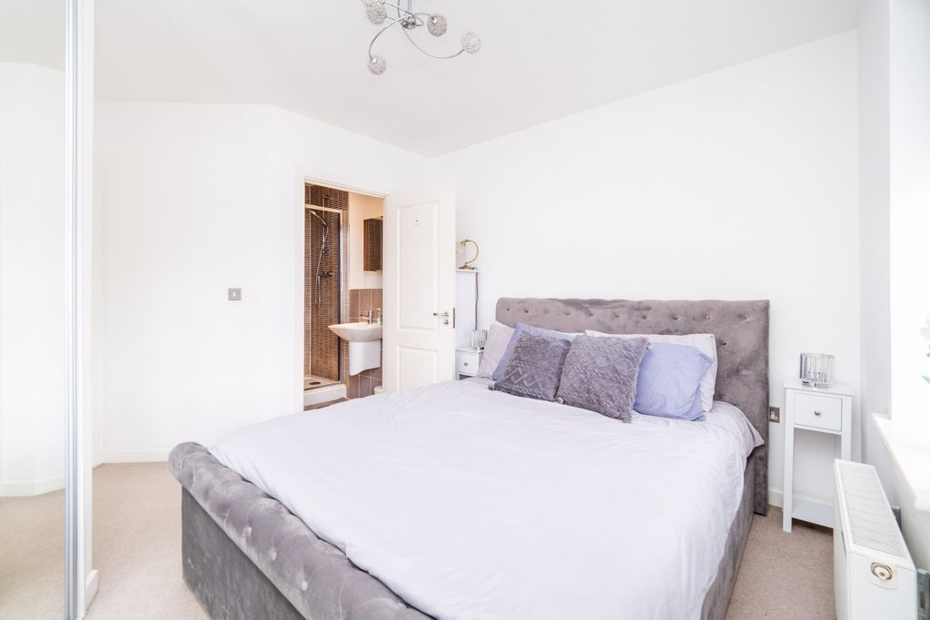 Additional image 16 of 2 bed flat for saleDiamond Jubilee Way, Carshalton, Surrey SM5