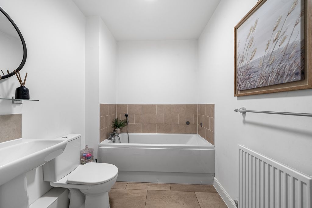 Additional image 13 of 2 bed flat for saleChertsey, Surrey KT16