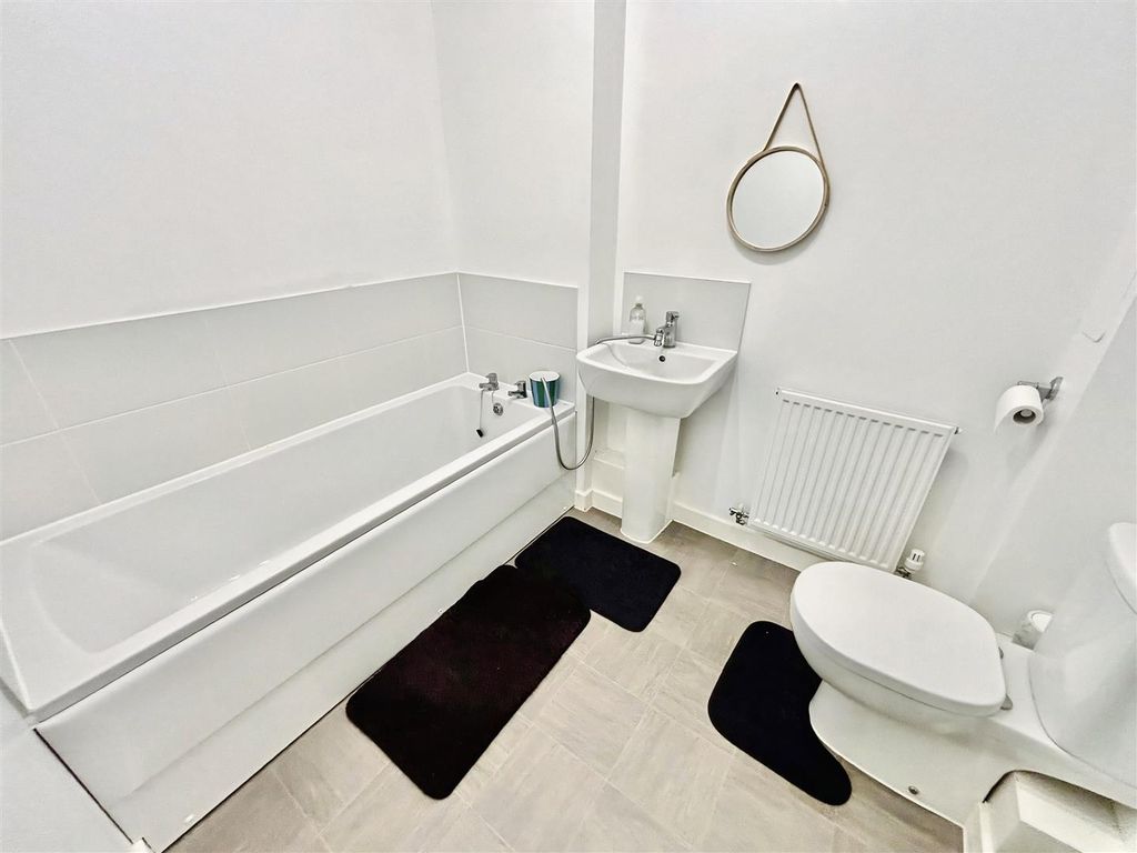 Additional image 7 of 2 bed flat for saleStarboard Crescent, Chatham ME4