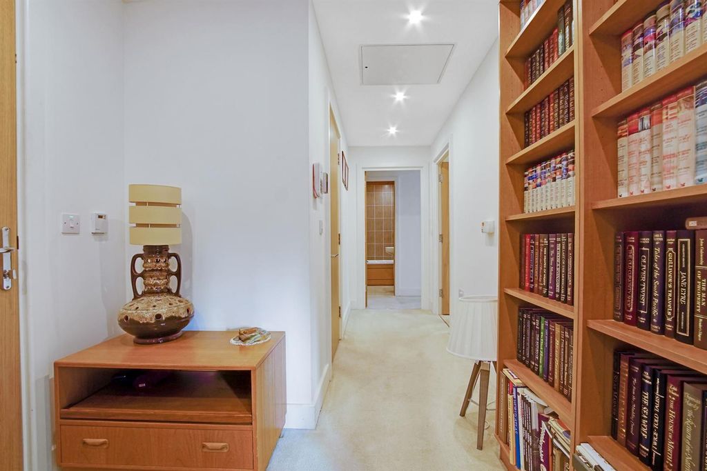 Additional image 12 of 2 bed flat for saleSt. Pauls Cray Road, Chislehurst BR7