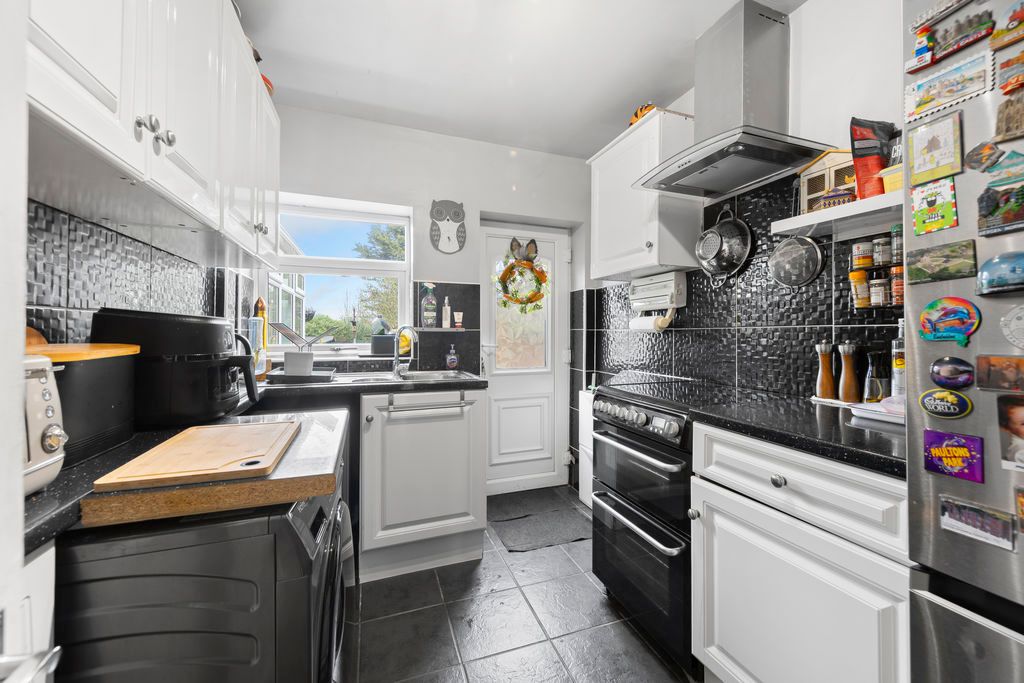 Additional image 3 of 3 bed semi-detached house for saleAvenue Road, Whittington Moor, Chesterfield S41