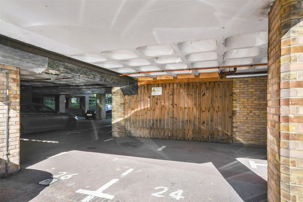 Additional image 15 of 3 bed flat for saleNew London Road, Chelmsford, Essex CM2