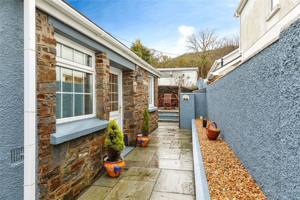 Additional image 2 of 3 bed bungalow for saleGwscwm Road, Burry Port, Carmarthenshire SA16