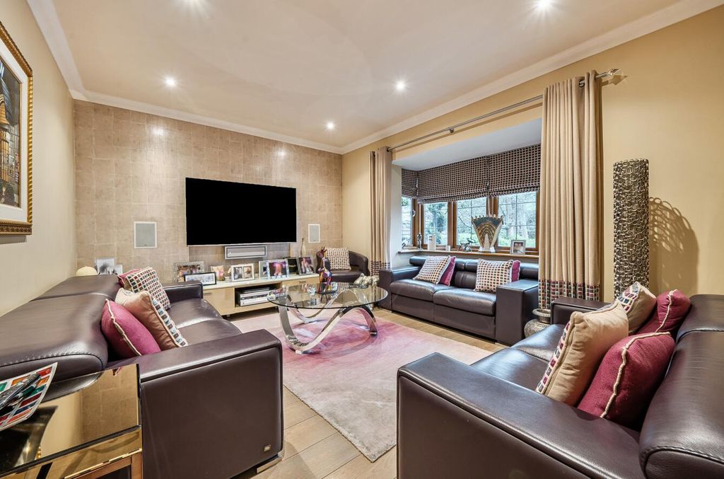 Additional image 6 of 5 bed detached house for saleProwse Avenue, Bushey Heath, Bushey WD23