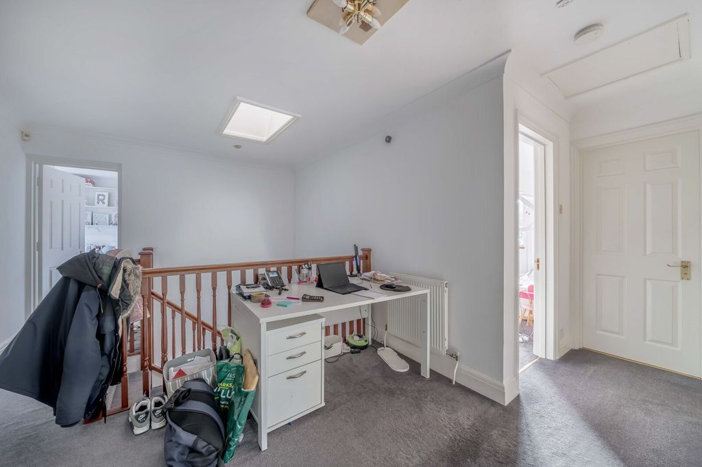 Additional image 13 of 3 bed flat for saleHeathbourne Road, Bushey WD23