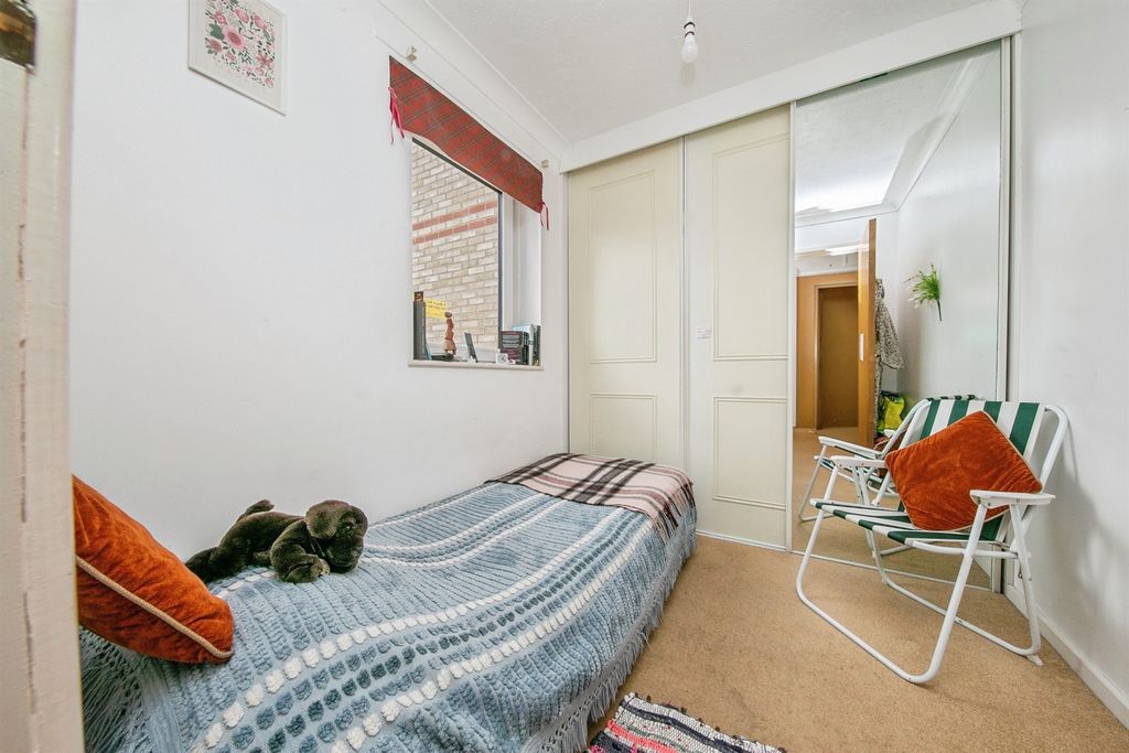 Additional image 4 of 2 bed flat for saleRosemary Road, Clacton-On-Sea CO15