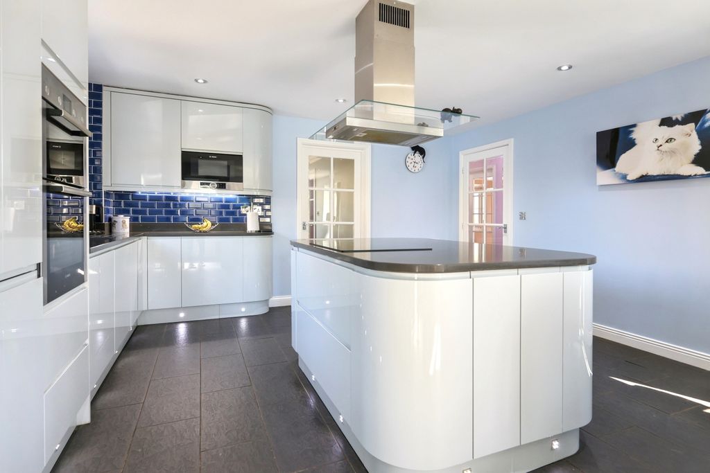 Additional image 9 of 4 bed detached house for sale4 Hatwell Row, Carterton OX18