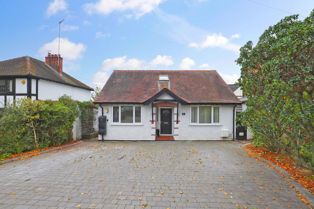 Additional image 24 of 3 bed detached house for saleRoebuck Lane, Buckhurst Hill IG9