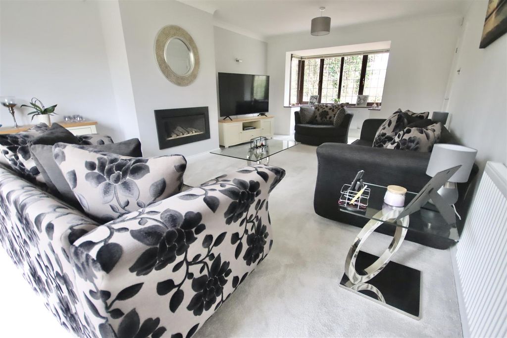Additional image 5 of 4 bed detached house for saleExeter Close, Chippenham SN14