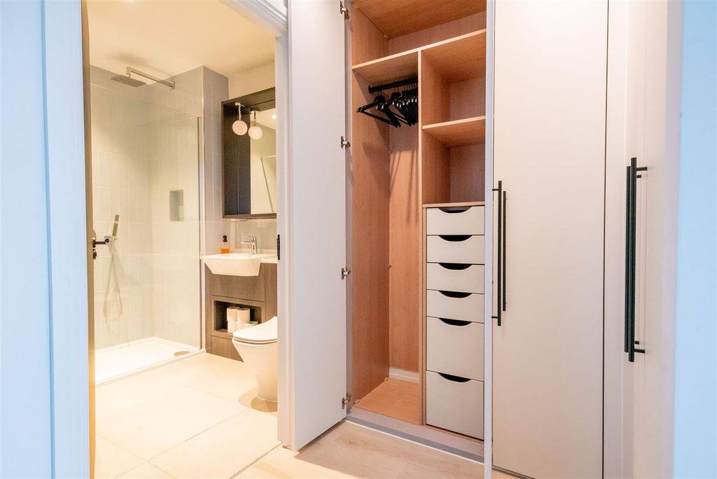 Additional image 8 of 2 bed flat for salePembroke Broadway, Camberley GU15